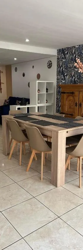 Logement Bonheur，位于Lallaing的酒店