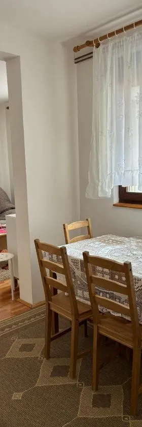 Apartman LENKA，位于皮罗特的酒店