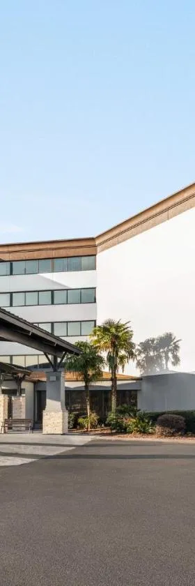 莫比尔10号州际公路假日酒店，位于莫比尔提尔曼斯角的酒店