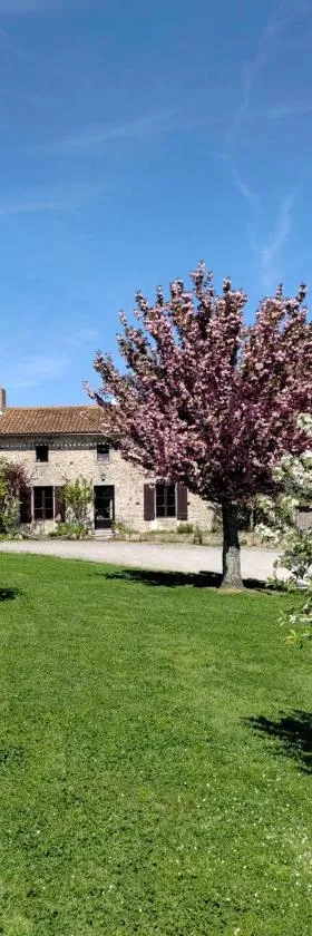 Le Moulin du Fresne, chambres d'hôtes，位于Gourgé的酒店