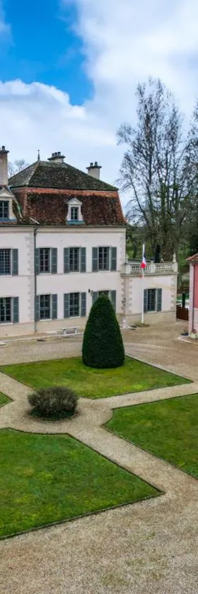 CHATEAU DE QUINCEY，位于Quincey的酒店