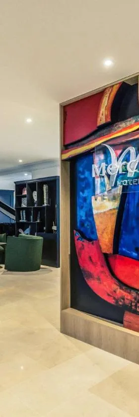 布尔日布尔邦美居酒店，位于布尔日的酒店