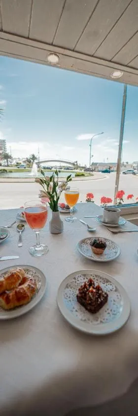 伊鲁尼亚HA酒店，位于马德普拉塔的酒店