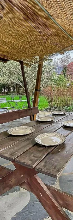 Chalet entre Lac d'Annecy et Montagnes，位于Écharvine的酒店