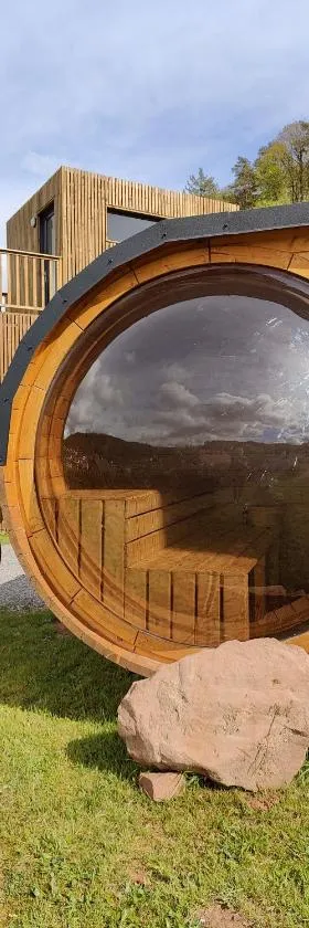 Aux Sons des Cloches - Chalet avec Jacuzzi, Sauna et vue panoramique，位于Rosteig的酒店