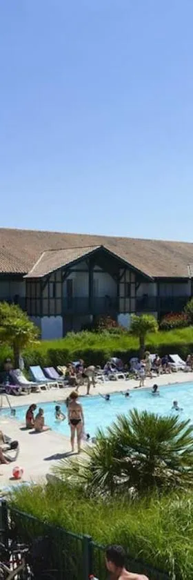 Appart 4 à 5 Pers face au golf 700m de l'océan，位于莫列马阿的酒店