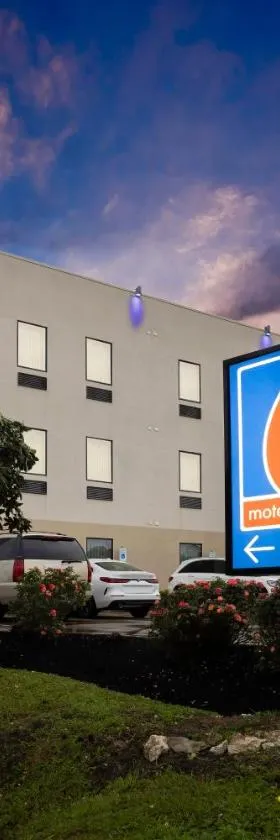 Studio 6 Suites Texas City, TX I 45 South，位于德克萨斯城的酒店