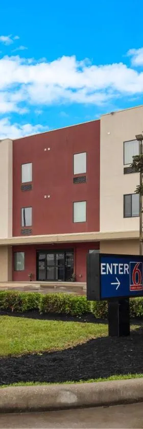 Motel 6 Texas City I-45，位于德克萨斯城的酒店