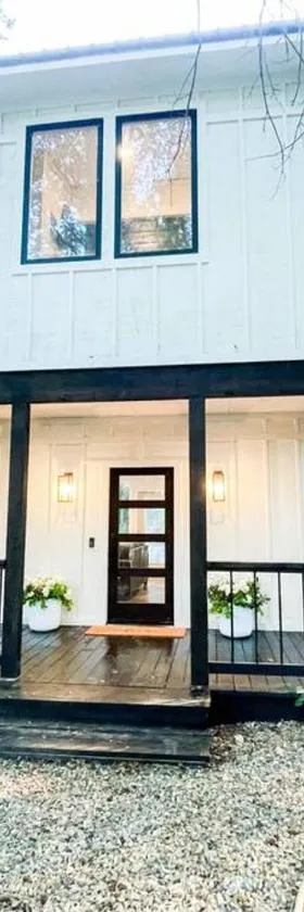 the RISER - BRAND NEW Modern Cabin in Broken Bow，位于布罗肯鲍的酒店
