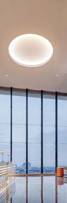 Whiz Luxe Hotel Spazio Surabaya，位于泗水的酒店