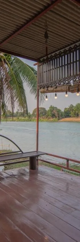 River Flow House Bangtanod，位于拉差汶里的酒店