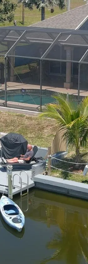 Cape Coral Wildlife Views-Heated Pool-Pet Friendly，位于珊瑚角的酒店