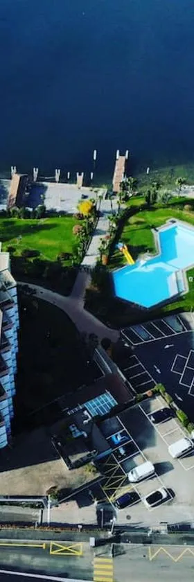 Palm Beach apartment Bissone，位于比索内的酒店