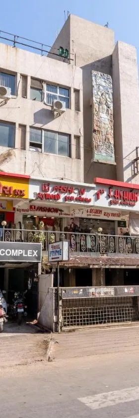 北京华侨大厦酒店，位于艾哈迈达巴德的酒店