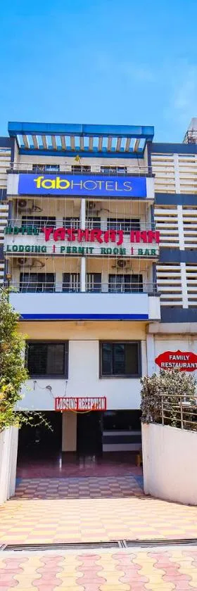 FabHotel Yashraj Inn - BJS College，位于Wagholi的酒店