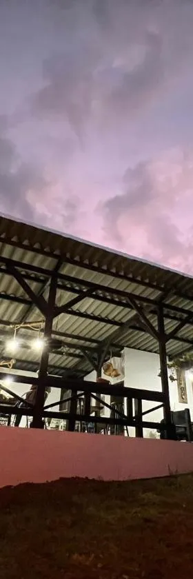 Hostal Restaurante Checha Dapa，位于Yumbo的酒店