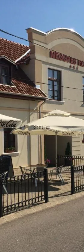 Meggyes Hotel，位于赛伦奇的酒店