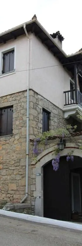 Raise Polydrosos Traditional Getaway，位于波利兹罗松的酒店