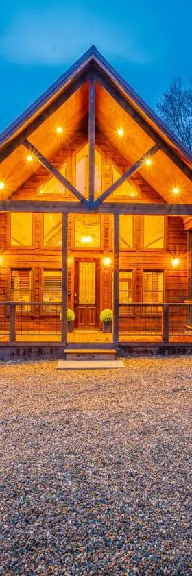 The Luxurious Blue Sky Lodge is EPIC!，位于布罗肯鲍的酒店