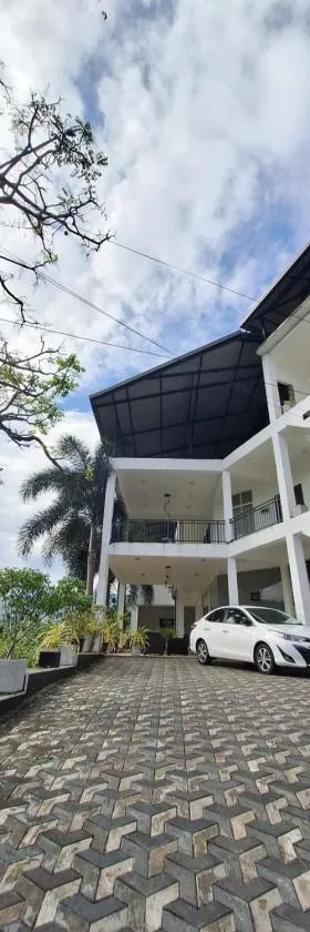 Akoya Pearl Hotel，位于Lellopitiya的酒店