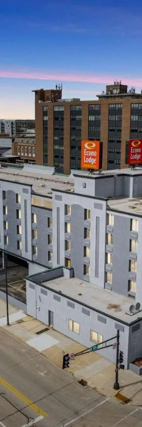 Econo Lodge Inn & Suites，位于滑铁卢的酒店