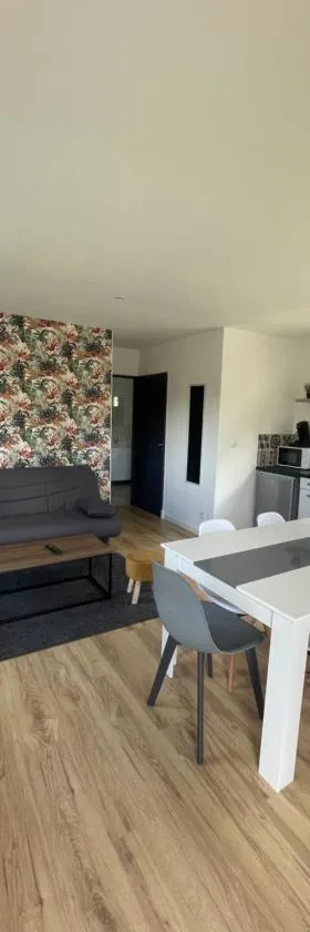 Les Chalets du Mancel : Chalet Lulu - Bouleries Jump - 24h du Mans，位于Parence的酒店