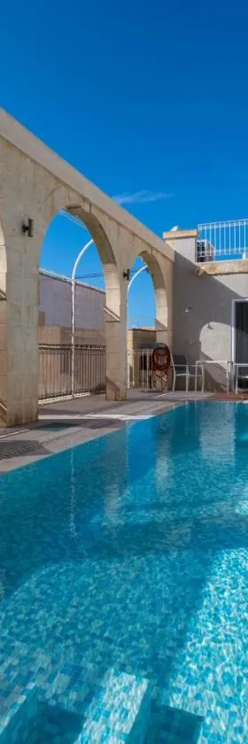 4 Bedroom Holiday Home with Private Pool，位于San Katald的酒店