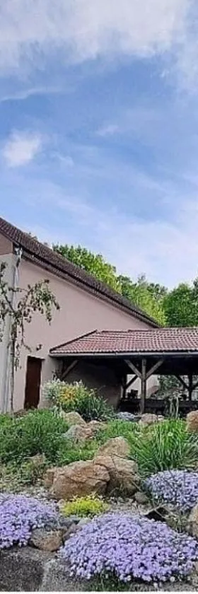 Chloumek，位于Bělá的酒店