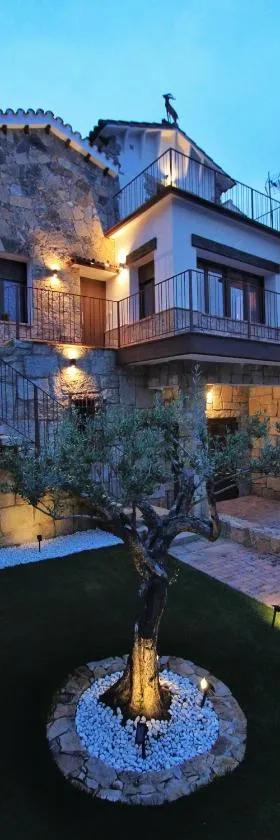 Apartamentos La Vera de Gredos，位于贝拉新镇的酒店