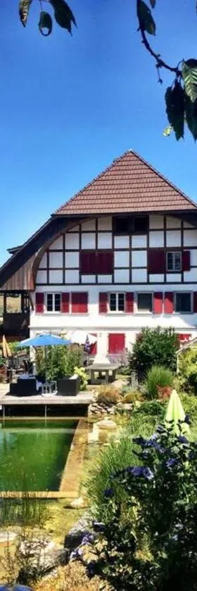 Mooshof Apartment，位于Münchenbuchsee的酒店