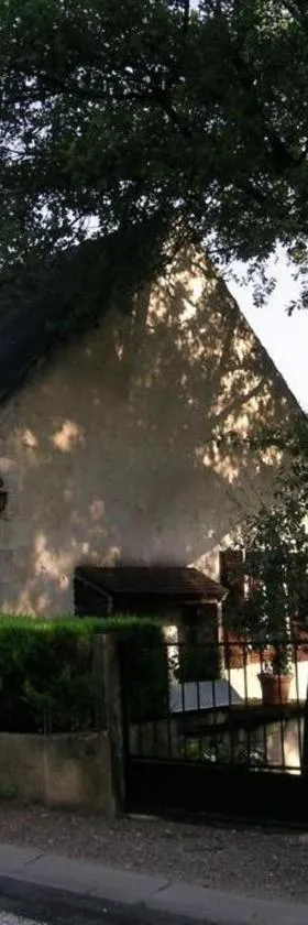 Maison Indépendante avec Grand Jardin et Cheminée, Proche Saint Pourçain - Confort et Tranquillité - FR-1-489-38，位于Bransat的酒店