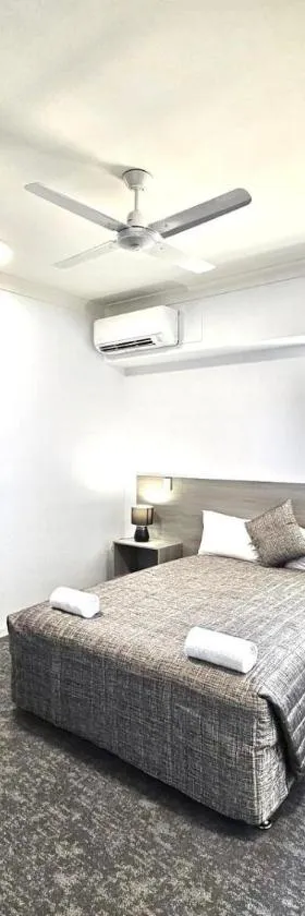 Y Motels Rockhampton，位于洛坎普顿的酒店