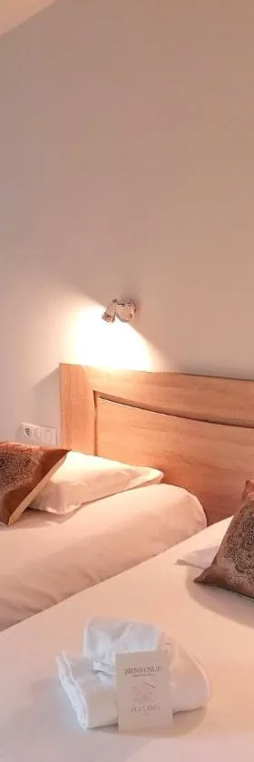 Hôtel Platanes - KB HOTEL GROUP，位于Étauliers的酒店