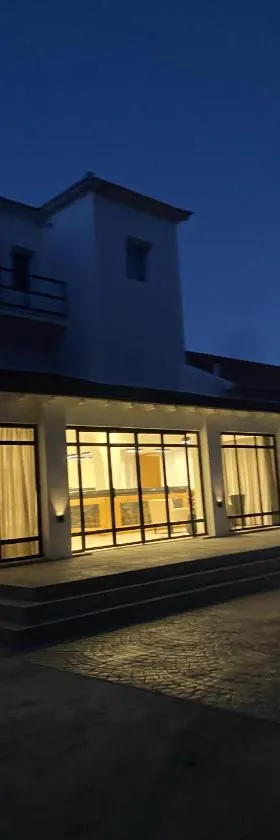 TERMAS PISMANTA Hotel & Spa，位于Las Flores的酒店
