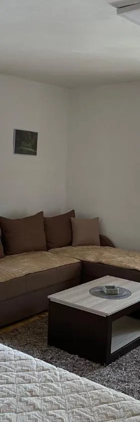 Apartmani Nikola Dojkinci，位于皮罗特的酒店