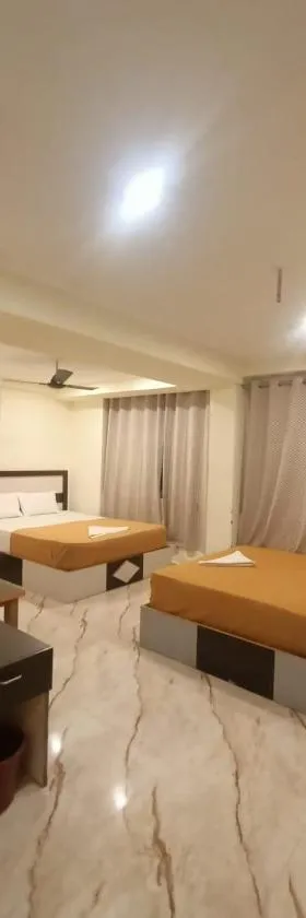 Srirathna Temple View Inn，位于坦贾武尔的酒店