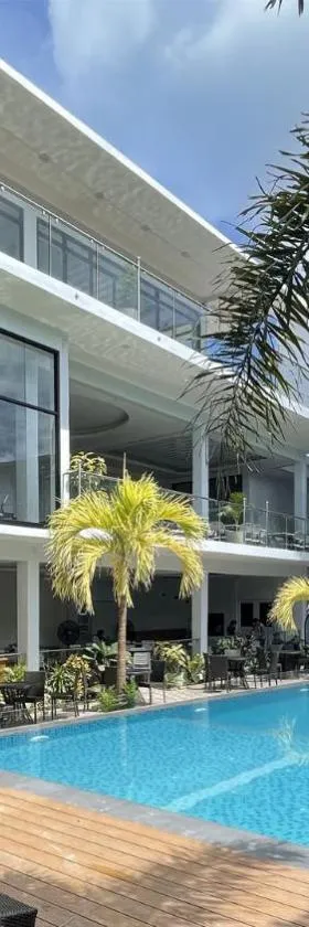 The XIMO Suites，位于长滩岛的酒店