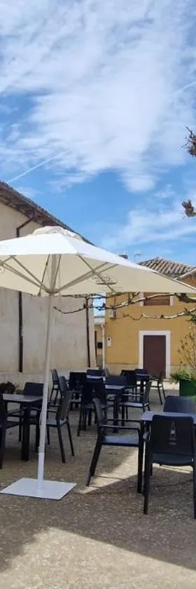 Albergue Laganares - pilgrims hostel -，位于San Nicolás del Real Camino的酒店