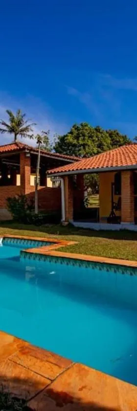 Chácara condomínio c/piscina, sala de jogos, campo，位于迈林克的酒店