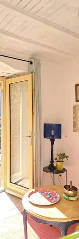 Écolieu La Bernarde - Havre de paix cosy，位于Dompnac的酒店