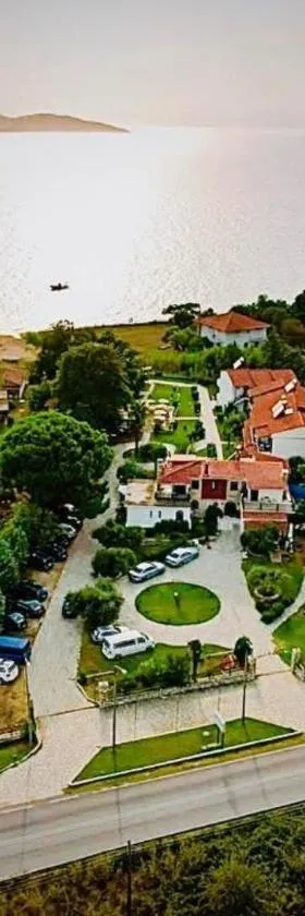 Hotel Paradise Ouranoupolis，位于欧拉努波利斯的酒店