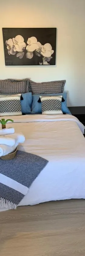 Cosy Secure comfortable for two in Canberra，位于Hall的酒店