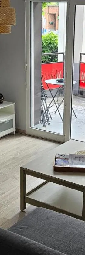 Appartement 2 chambres avec terrasse et garage，位于Saint-André-lez-Lille的酒店
