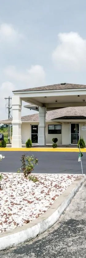 伯里亚6号汽车旅馆，位于伯里亚的酒店
