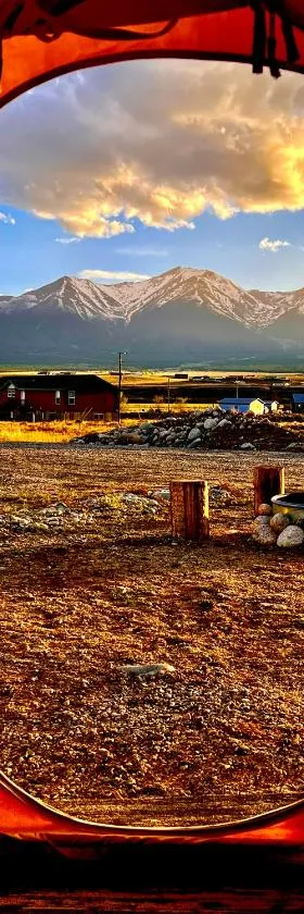 Arkansas River -P- Glamour Yurt and Breakfast，位于布埃纳维斯塔的酒店