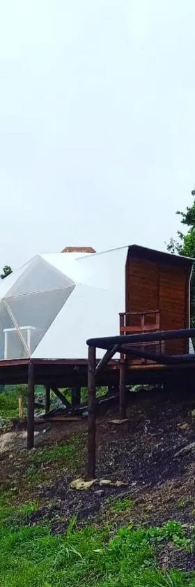 GLAMPING ASTRODOME EN PACHO，位于帕乔的酒店