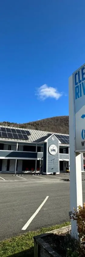 Clear River Inn and Tavern，位于Pittsfield的酒店