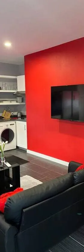 Coconut Creek - Entire Two Bedroom Unit.，位于Hyde Park的酒店