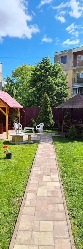Európa Apartman，位于Záhony的酒店