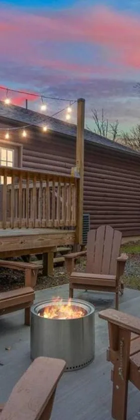 Mountain Views, Hot Tub, Firepit, dog friendly, EV connector，位于Stanley的酒店